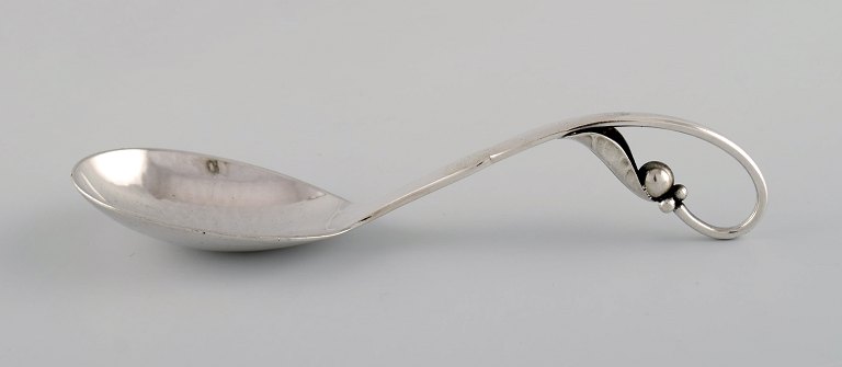 Early Georg Jensen jam spoon in sterling silver. Dated 1904-1914.
