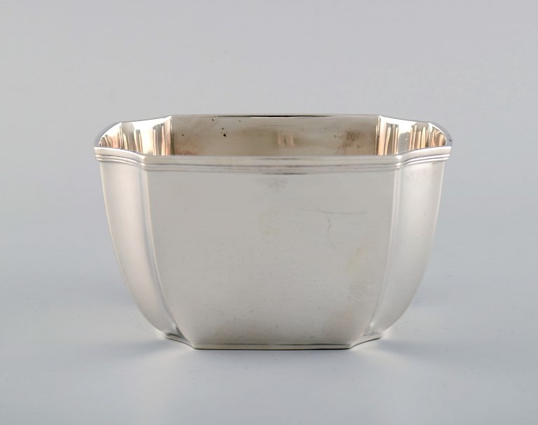 Tiffany & Company, New York. Sugar bowl in sterling silver. Early 20th century.
