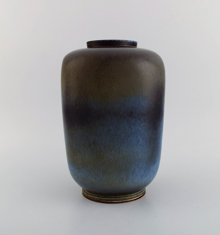 Berndt Friberg (1899-1981) for Gustavsberg Studiohand. Large vase in glazed 
stoneware. Beautiful glaze in brown and blue shades. Dated 1968.
