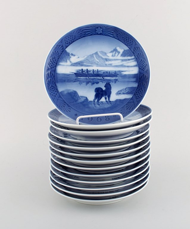 13 Royal Copenhagen juleplatter fra 1960/70/80