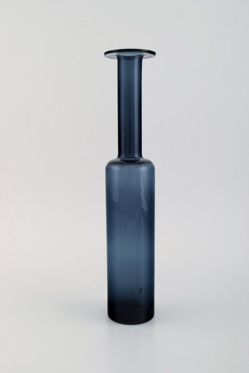 Nanny Still for Riihimäen Lasi. Dekorationsflaske / vase i mundblæst kunstglas. 
Finsk design, 1960/70