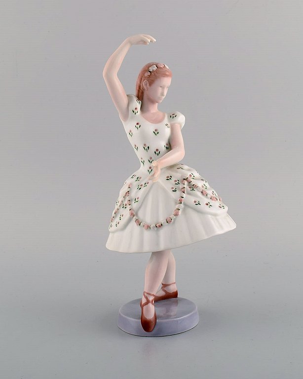 B & G / Bing & Grondahl - Columbine porcelain figurine - number 2355.
