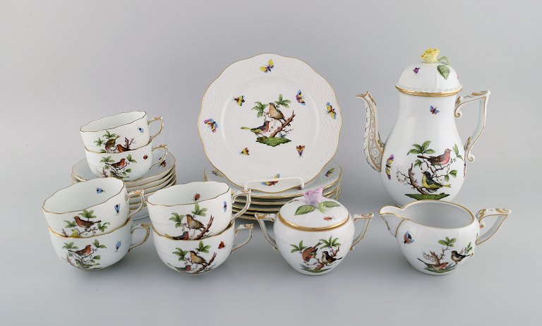 Herend Rothschild Bird coffee service in hand-painted porcelain for six people. 
Mid-20th century.
