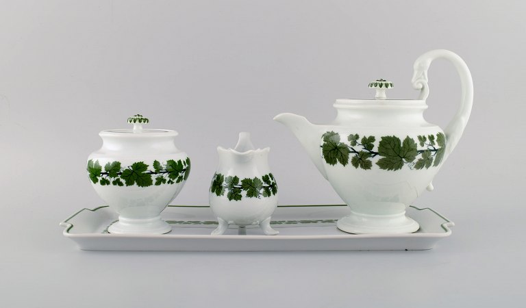 Meissen Green Ivy Vine Leaf. Teapot, sugar bowl, cream jug and serving tray in 
hand-painted porcelain. 1940s.
