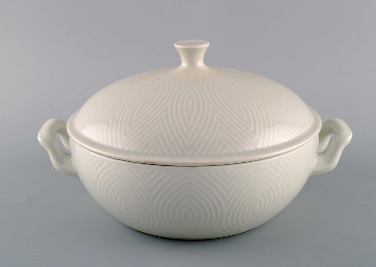 Royal Copenhagen. Salto Service, White. Large lidded tureen. 1960s.
