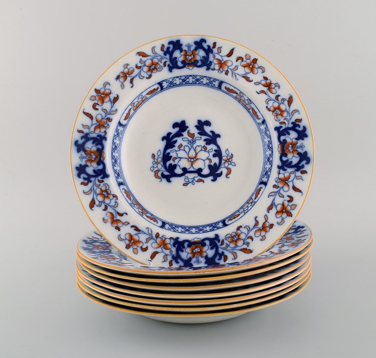 Mintons, England. Eight antique deep dinner plates in hand-painted faience. 
Chinese style, early 20th century.
