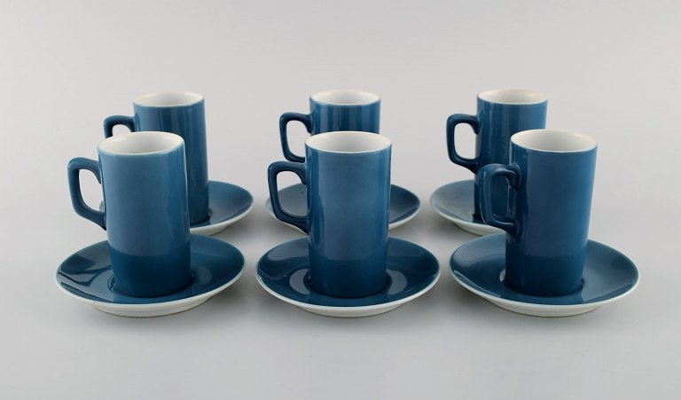 Kenji Fujita for Tackett Associates. Six coffee cups with porcelain saucers. 
Dated 1953-56.
