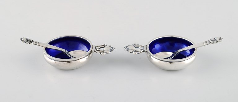 Johan Rohde for Georg Jensen. Two Acorn salt vessels in sterling silver with 
royal blue enamel and accompanying spoons. Design 62.
