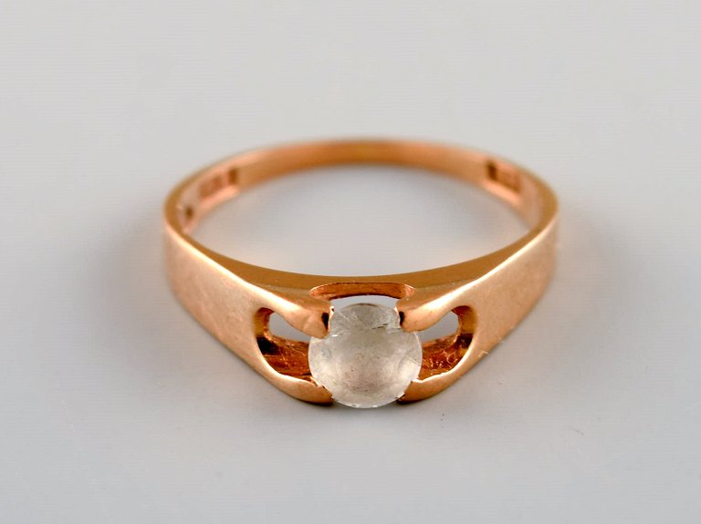 Scandinavian jeweler. Modernist vintage ring in 18 carat gold adorned with light 
semi-precious stone. Dated 1976.
