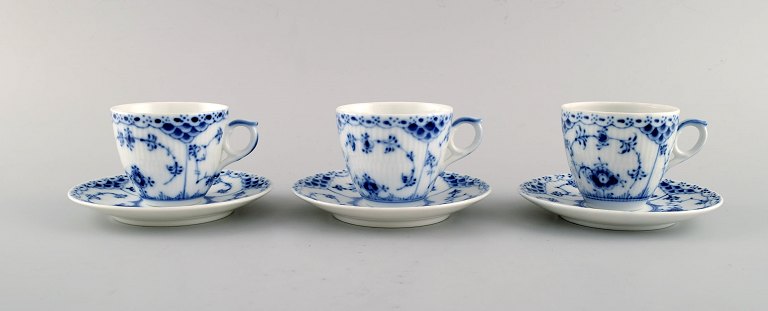 Three Royal Copenhagen Blue Fluted Half Lace coffee cups with saucers. 1980s. 
Model number 1/528.
