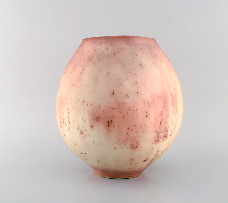 Preben Brandt Larsen, Danish ceramicist. Large unique vase in glazed stoneware. 
Beautiful peach glaze. Dated 1945.
