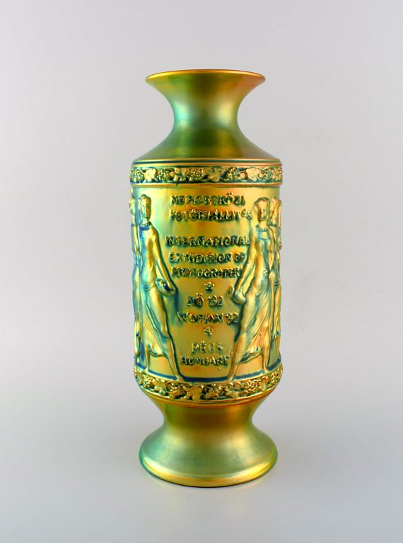 Unika Zsolnay vase i glaseret keramik. Smuk eozin glasur. International 
exhibition of photography. 1900-tallet.

