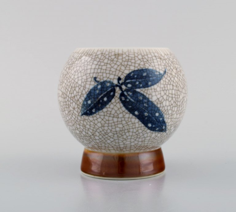 Art deco Bing & Grøndahl vase in hand-painted crackle porcelain. 1920s.
