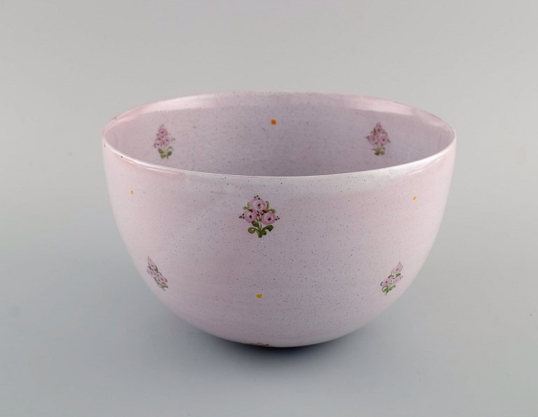 Bjørn Wiinblad (1918-2006). Early and rare unique bowl in glazed ceramics with 
hand-painted flowers and motif of young woman. Dated 1944 and 1954.
