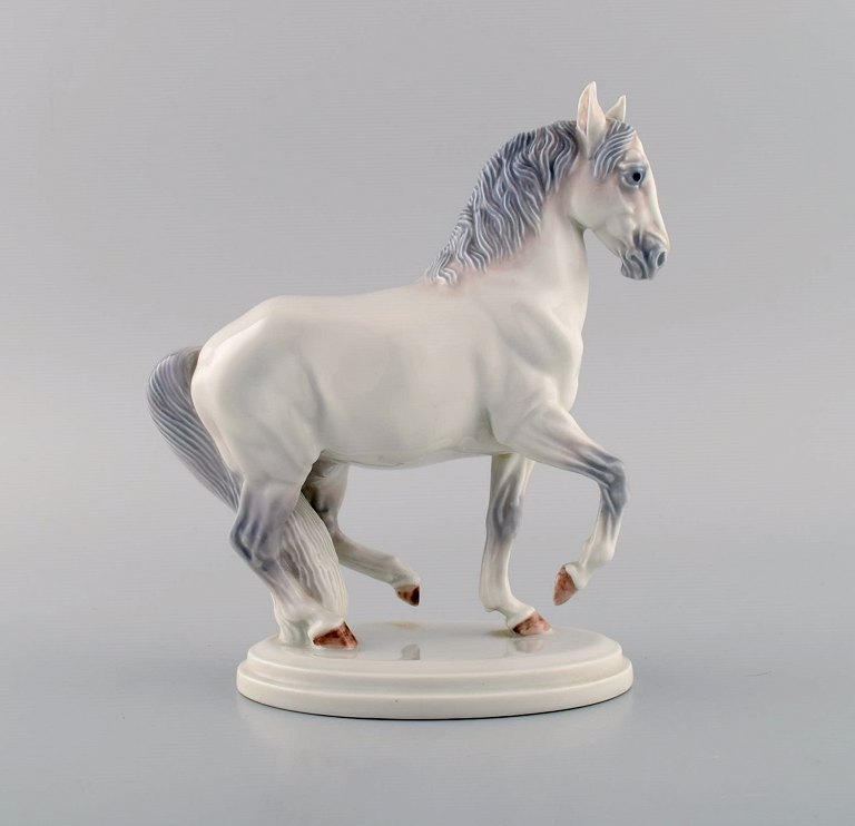 Jeanne Grut for Royal Copenhagen. Sjælden porcelænsfigur. Lippizaner hest. 
Dateret 1969-1974.
