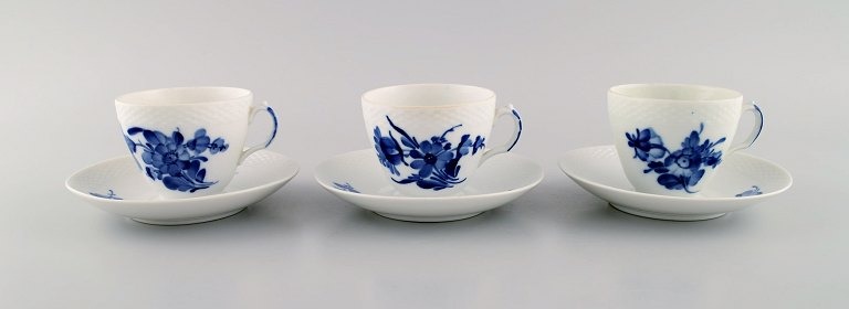 Three Royal Copenhagen Blue Flower Braided coffee cups with saucers. 1950s. 
Model number 10/8261.
