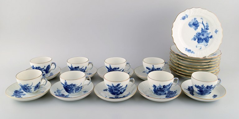 Royal Copenhagen Blue Flower Curved coffee service with gold edge for 9 people. 
1960s. Model number 10/1549.
