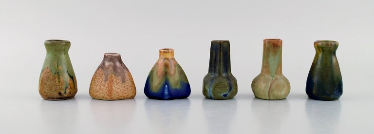 Seks belgiske miniature vaser i glaseret keramik. Midt 1900-tallet.
