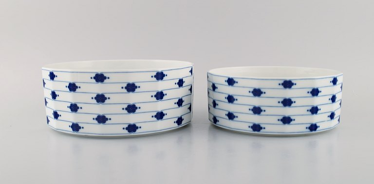 Tapio Wirkkala for Rosenthal. Two Corinth bowls in blue painted porcelain. 
Modernist Finnish design. Dated 1979-80.
