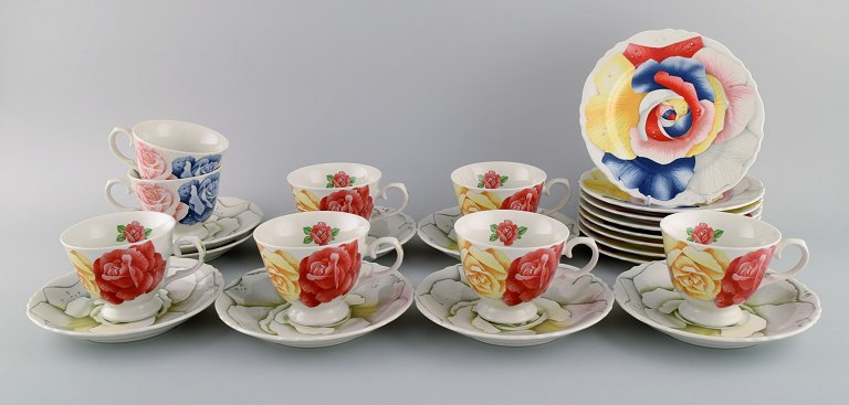 Emilio Bergamin for Taitù. Romantica coffee service for eight people in 
porcelain with flowers. Dated 1994.
