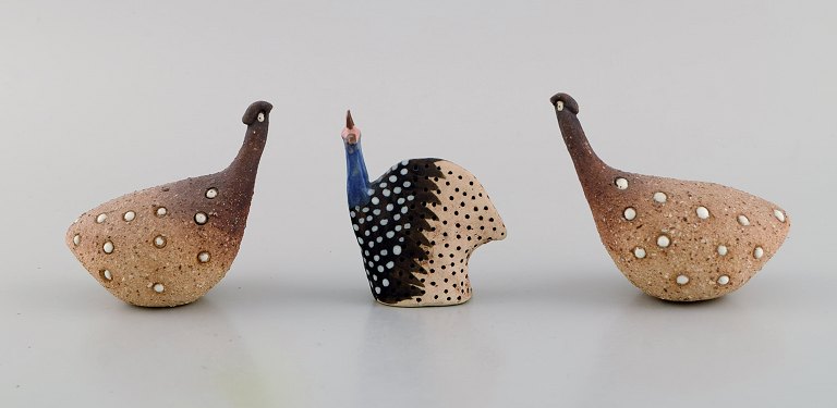 South African studio ceramist. Three unique birds in hand-painted glazed 
ceramics. Late 20th century.
