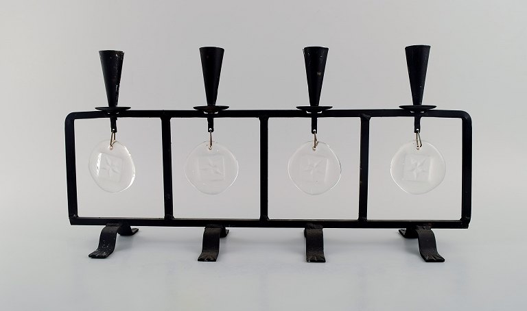 Erik Höglund for Kosta Boda. Candlestick in cast iron with mouth-blown glass 
hangers. Swedish design, mid 20th century.
