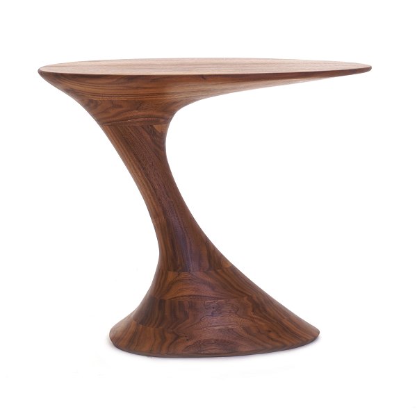 Morten Stenbæk walnut lamp table. Signed. H: 51cm. Top: 60x41cm