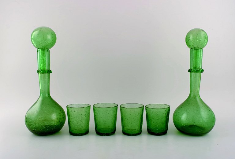 Biot, France. Two wine decanters and four glasses in green mouth-blown art glass 
with inlaid bubbles. Mid-20th century.
