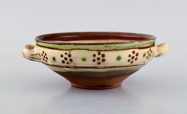 Gutte Eriksen (1918-2008), own workshop. Ear bowl with handles in glazed 
stoneware. Danish design, mid 20th century.
