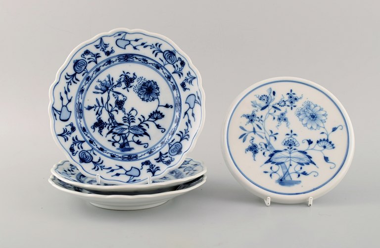 Stadt Meissen Blue Onion pattern. Trivet and three plates. Mid-20th century.
