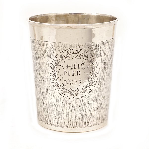 Early 18th century Danish silver cup made by Jacob Hoe, Copenhagen, 1707. H: 
10,5cm. W: 149gr