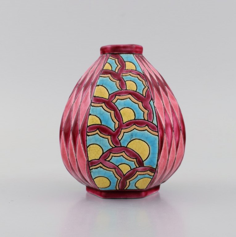 Longwy, France. Art deco vase in glazed stoneware with hand-painted patterned 
decoration. Beautiful glaze in pink shades. 1920s / 30s.
