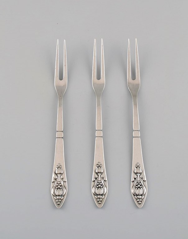 Three rare Georg Jensen Bell silver cold meat forks (830S). Dated 1904-1908.
