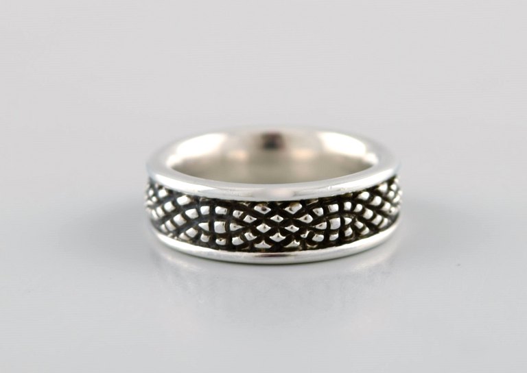 Lene Munthe for Georg Jensen. Ring in sterling silver. Model 426. Late 20th 
Century.
