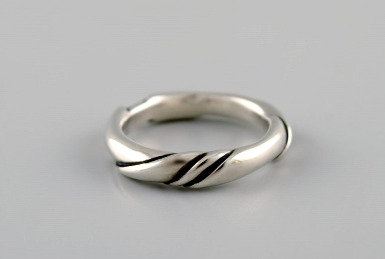 Ole Kortzau for Georg Jensen. Ring in sterling silver. Model 238. Late 20th 
Century.
