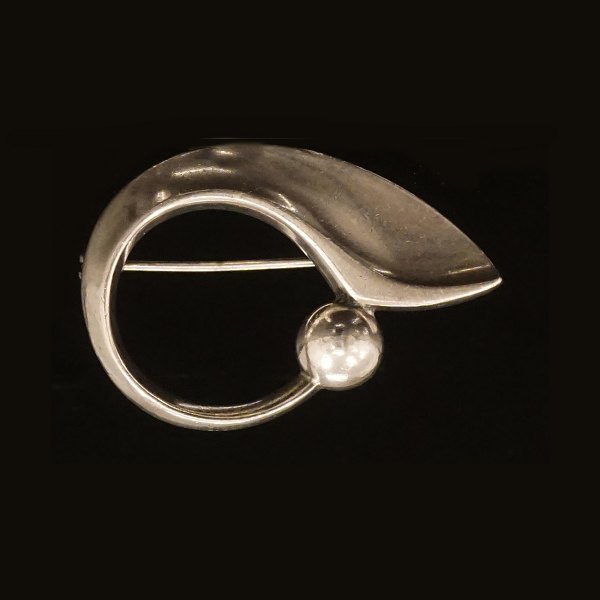 Hans Hansen sterlingsilver brooch. L: 40mm