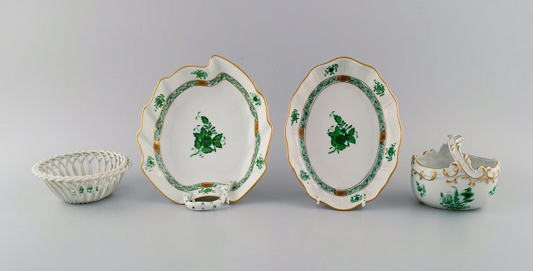 Herend Green Chinese Bouquet. Four bowls in hand-painted porcelain. Mid-20th 
century.
