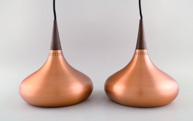 Two Orient pendants in copper and rosewood. Late 20th century.
Designed by Jo hammerborg in 1963.