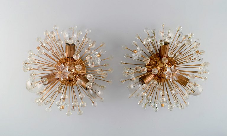 Emil Stejnar for Rupert Nikoll. A pair of wall lamps in art glass and brass. 
Mid-20th century.
