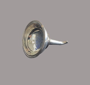 Trakt til decanteringEngelsk sterliing sølvH: 13 cm, D: 8 cmPæn brugt stand