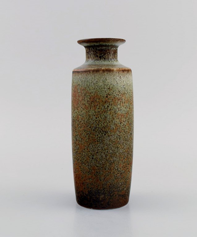 Carl Harry Stålhane (1920-1990) for Rörstrand. Vase in glazed ceramics. 
Beautiful glaze in brown and light earth tones. Mid-20th century.
