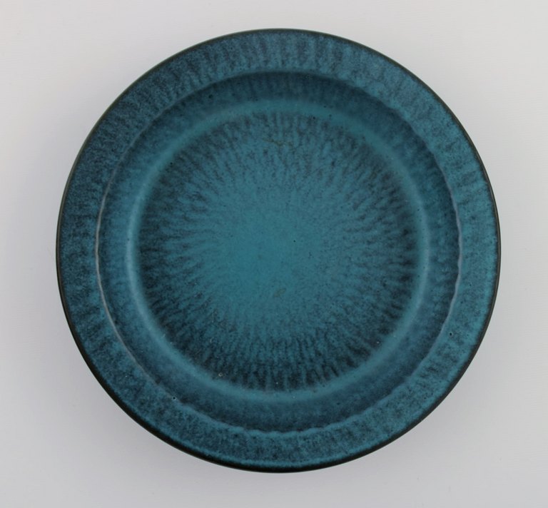 Gunnar Nylund for Nymølle. Round dish / bowl in glazed ceramics. Beautiful glaze 
in shades of blue. 1960s.
