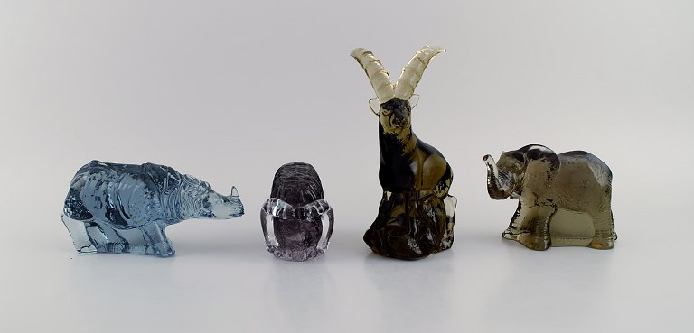 Paul Hoff for Svenskt glas. Fire figurer i kunstglas. Stenbuk, næsehorn, 
moskusokse og elefant. WWF. 1980