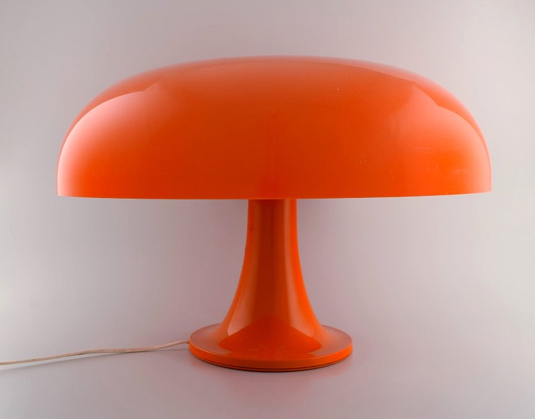 Giancarlo Mattioli for Artemide. Stor orange Nesso bordlampe. Italiensk design, 
1970