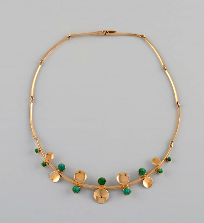 Just Andersen, Denmark. Necklace in 18 carat gold adorned with nine cone-shaped 
malachites. 1930s / 40s.
