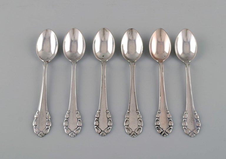 Six early Georg Jensen Lily of the Valley teaspoons in silver (830). Dated 
1915-1930.
