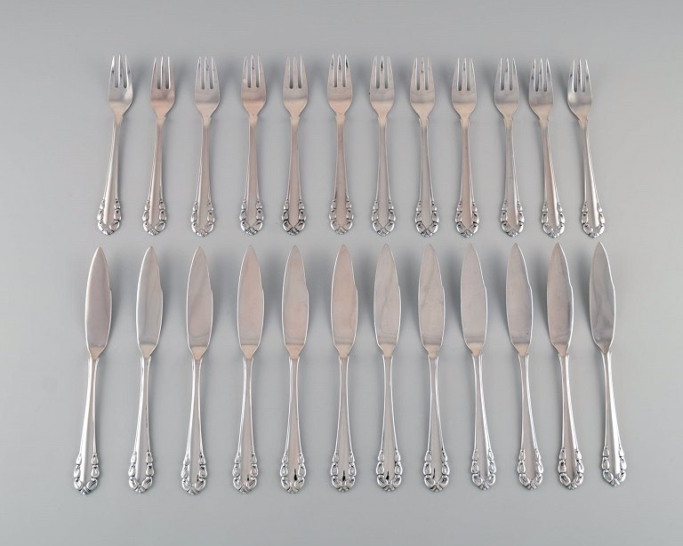 Early Georg Jensen Lily of the Valley fish service in silver (830) for twelve 
people. Dated 1915-1930.
