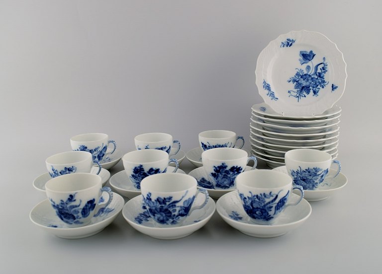 Royal Copenhagen Blue Flower Curved coffee service for ten people. 1980s. Model 
number 10/1549.
