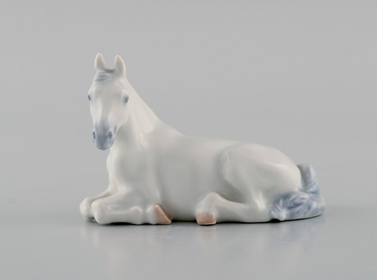 Jeanne Grut for Royal Copenhagen. Sjælden porcelænsfigur. Hvidt føl. 1960