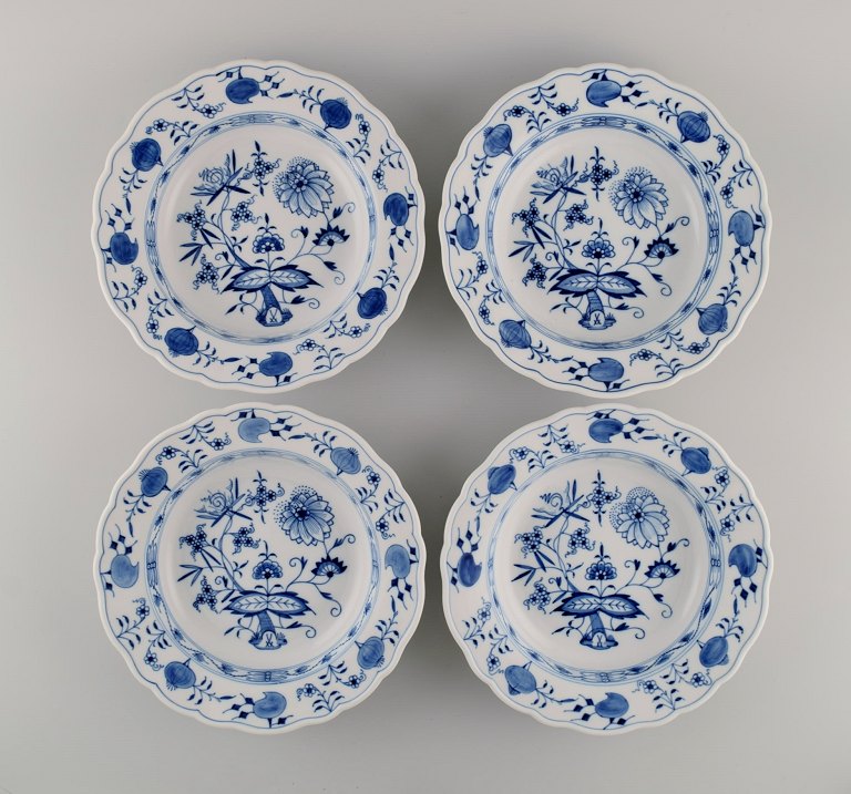 Four Meissen Blue Onion deep plates in hand-painted porcelain. Early 20th 
century.

